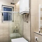 Modern With Balcony & Fast Wi-fi & Self Check-in