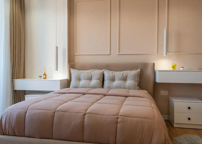 Peaceful With Balcony View Shkodër