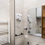 Modern With Balcony & Fast Wi-fi & Self Check-in Apartamento *