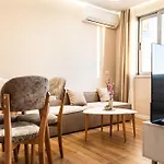 Modern With Balcony & Fast Wi-fi & Self Check-in Apartamento *