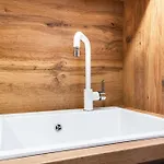Modern With Balcony & Fast Wi-fi & Self Check-in Shkodër
