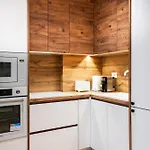 Modern With Balcony & Fast Wi-fi & Self Check-in Apartamento *