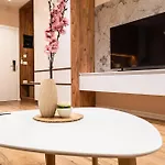 Modern With Balcony & Fast Wi-fi & Self Check-in Shkodër