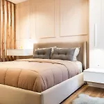 Modern With Balcony & Fast Wi-fi & Self Check-in Shkodër
