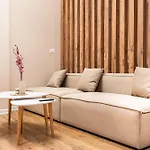 Modern With Balcony & Fast Wi-fi & Self Check-in * Shkodër