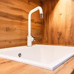 Modern With Balcony & Fast Wi-fi & Self Check-in Apartamento