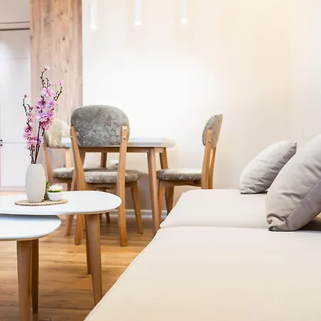 Modern With Balcony & Fast Wi-fi & Self Check-in *