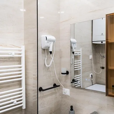 Modern With Balcony & Fast Wi-fi & Self Check-in 아파트 *