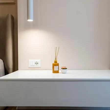 Modern With Balcony & Fast Wi-fi & Self Check-in 아파트
