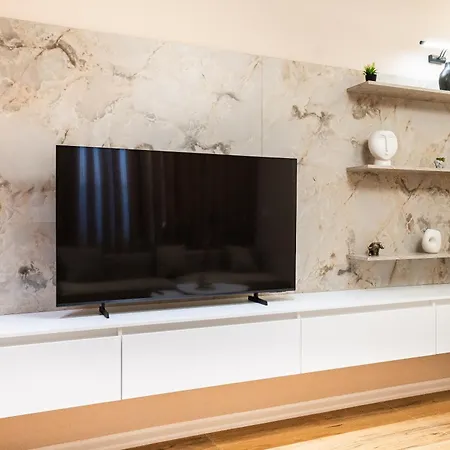 아파트 Modern With Balcony & Fast Wi-fi & Self Check-in *