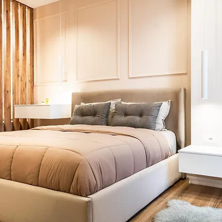 Modern With Balcony & Fast Wi-fi & Self Check-in Shkodër