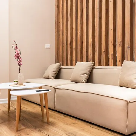 Modern With Balcony & Fast Wi-fi & Self Check-in * Shkodër